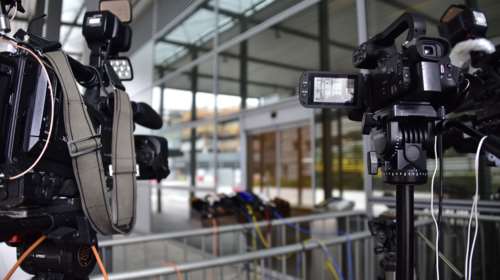 Σκηνοθέτης καταδικάστηκε για αμοντάριστα γυμνά πλάνα φοιτήτριας σε βίντεο κλιπ