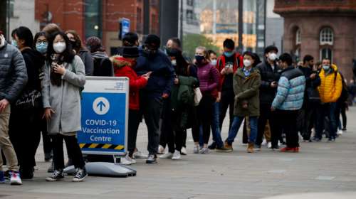 Στο &#39;&#39;κόκκινο&#39;&#39; η Βρετανία: Επιβεβαιώθηκαν άλλα 12.133 κρούσματα της Όμικρον μέσα σε ένα 24ωρο