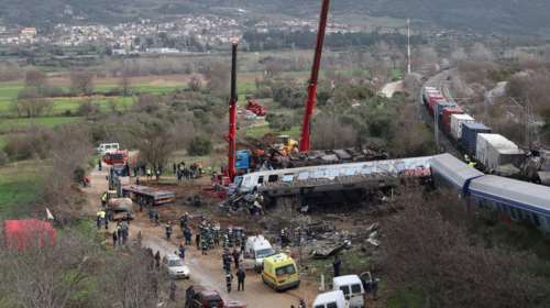 Πρώτο θέμα στα διεθνή ΜΜΕ η τραγωδία στα Τέμπη: &quot;Το χειρότερο σιδηροδρομικό δυστύχημα που έχει σημειωθεί ποτέ στην Ελλάδα&quot;