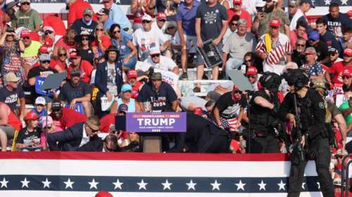 &quot;Προσευχές και πανικός&quot;: Οι αντιδράσεις των πολιτών μετά την απόπειρα δολοφονίας κατά του Τραμπ