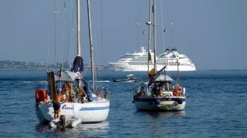 Κρουαζιέρα: Σήμα κινδύνου για τον περιβαλλοντικό αντίκτυπο διεθνών εταιρειών που πλέουν στην Ελλάδα