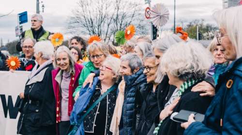 &quot;Δεν αντέχουμε τους καύσωνες&quot;: Πώς 2.000 κυρίες από την Ελβετία πέτυχαν ιστορική δικαστική νίκη για την κλιματική αλλαγή