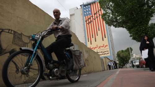 Θετικό κλίμα στις συνομιλίες ΗΠΑ - Ιράν στο σουλτανάτο του Ομάν: Στο τραπέζι το πυρηνικό πρόγραμμα της Τεχεράνης