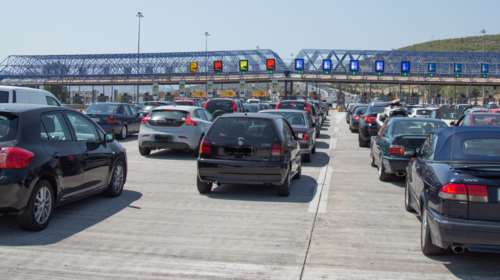 Αδειάζει η Αθήνα για το τριήμερο – Αυξημένη η κυκλοφορία, κανονικά τα δρομολόγια των πλοίων