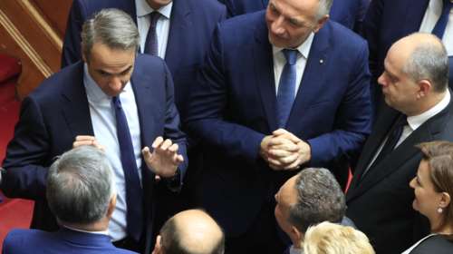 Γιατί η Νέα Δημοκρατία &quot;χαίρεται&quot; που ανεβαίνει το ΠΑΣΟΚ στις δημοσκοπήσεις