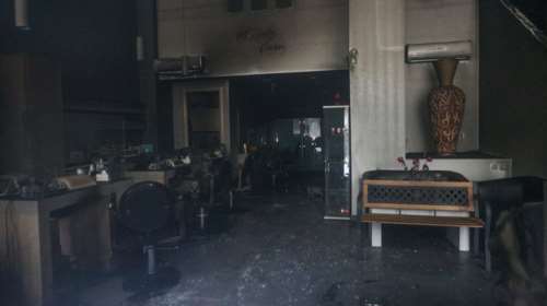 Εμπρηστική επίθεση σε κομμωτήριο στη Νέα Σμύρνη – Μεγάλες ζημιές [εικόνες]
