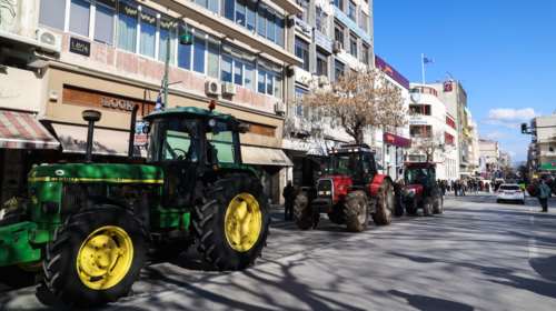 Κλιμακώνουν τις κινητοποιήσεις τους οι αγρότες: Κλείνουν τα τελωνεία - Κατεβαίνουν στην Αθήνα με τρακτέρ