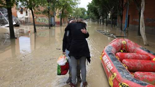Σκηνικό αποκάλυψης στην Ιταλία μετά τις φονικές πλημμύρες: Τόνοι λάσπης και χιλιάδες εκτοπισμένοι [Εικόνες και βίντεο]