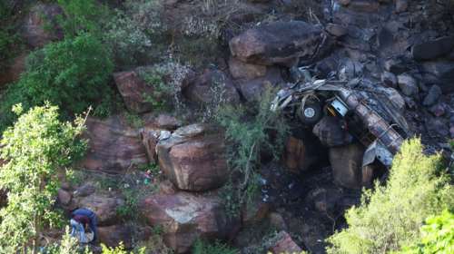 Νότια Αφρική: 45 προσκυνητές για το Πάσχα σκοτώθηκαν όταν το πούλμαν τους έπεσε σε χαράδρα - Σώθηκε μόνο μια 8χρονη