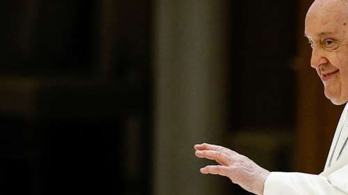 Ιστορική στροφή της Καθολικής Εκκλησίας: Ο Πάπας έδωσε την άδεια στους καθολικούς ιερείς να ευλογούν ομόφυλα ζευγάρια