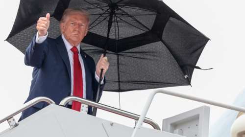 &quot;Ο πόλεμος τελείωσε&quot;, είπε ο Τραμπ αναχωρώντας για τη Σύνοδο Ειρήνης για τη Γάζα