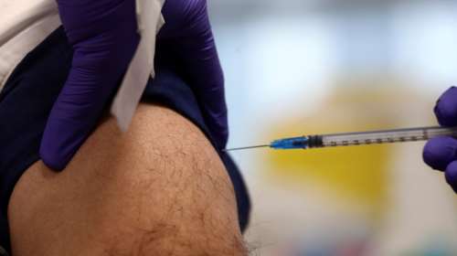 Η Γαλλία συστήνει τρίτη δόση εμβολίου κορονοϊού για όλους τους ενήλικες πέντε μήνες μετά την δεύτερη δόση