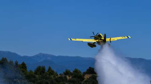 Φωτιά στο Νεοχώρι Μεσσηνίας: Επιχειρούν 45 πυροσβέστες, επτά αεροσκάφη και τρία ελικόπτερα