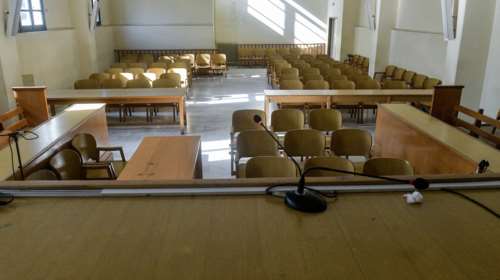Θεσσαλονίκη: Έβαλε χειροπέδες σε πρώην συνάδελφό του και ζητούσε 20 εκ. ευρώ από τον εργοδότη - Καταδικάστηκε 40χρονος