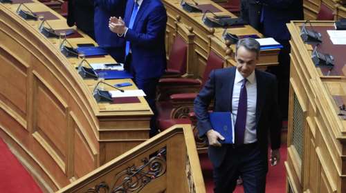 Βουλή: Οι καλύτερες ατάκες στην κόντρα για την ακρίβεια - &quot;Θέλετε να διακριθείτε ως διακοψίας; Θα σας απαντήσω με καρδούλες&quot;