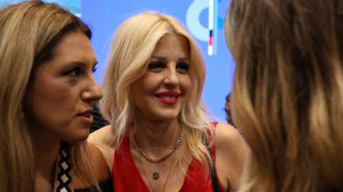 Έλενα Ράπτη: Barby girl στο Ζάππειο - Το ροζ girly φόρεμα που συνδύασε με nude γόβες