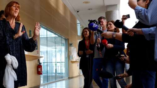 Καταχειροκροτήθηκε η Πελικό μετά την κατάθεσή της στη δίκη των βιαστών της: &quot;Ζιζέλ, οι γυναίκες σε ευχαριστούν&quot;