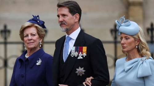 Αννα Μαρία: Κομψή με απίθανο καφτάνι Zeus +Dion σε πολυτελές πάρτι στην άμμο μαζί με τη Μαρί Σαντάλ και τα εγγόνια της