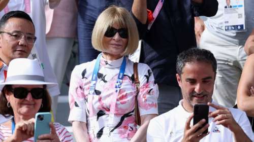 H πιο στιλάτη στους Ολυμπιακούς Αγώνες η Αννα Γουίντουρ: Το romantic φλοράλ φόρεμα που επέλεξε για να δει τένις