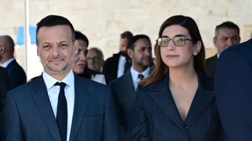 Γεωργία Πολυτάνου: Η πρώτη εμφάνιση της συζύγου του δημάρχου μετά τον γάμο - Με navy blue suit