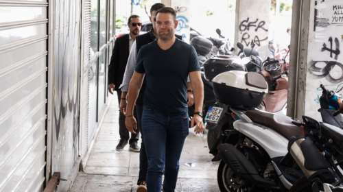 Στ. Κασσελάκης: "Περήφανος που υπάρχει ανθρωπιά" - Η ανάρτηση λίγο πριν το γάμο του, για τον δάσκαλο που κοιμόταν στο αμάξι του