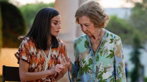 Η πεθερά επισκίασε τη νύφη: Η εμφάνιση της βασίλισσας Σοφίας που &quot;έσβησε&quot; τη Λετίσια και απέδειξε ότι το στιλ δεν έχει ηλικία