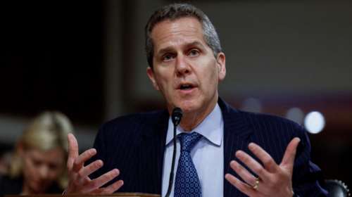 Παραιτήθηκε ο αντιπρόεδρος της FED: Λύνει τα χέρια του Τραμπ για να τοποθετήσει πρόσωπο της επιλογής του