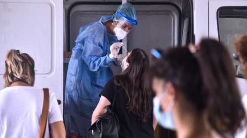 Ανεμοδουρά: Αμφιβολίες για την αξιοπιστία των rapid test εκτός εργαστηριακών χώρων [βίντεο]