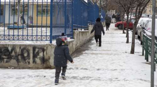 Μία ώρα αργότερα ανοίγουν τη Δευτέρα τα σχολεία σε Φλώρινα και Κοζάνη λόγω κακοκαιρίας