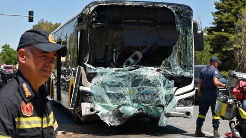 &quot;Ξεκίνησα και άκουσα το μπαμ&quot;: Ο οδηγός του πρώτου λεωφορείου περιγράφει το τροχαίο στη Βούλα - Τι είπε η δεύτερη οδηγός