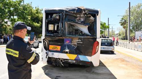 Βίντεο - ντοκουμέντο από τη σύγκρουση ανάμεσα στα δύο λεωφορεία στη Βούλα
