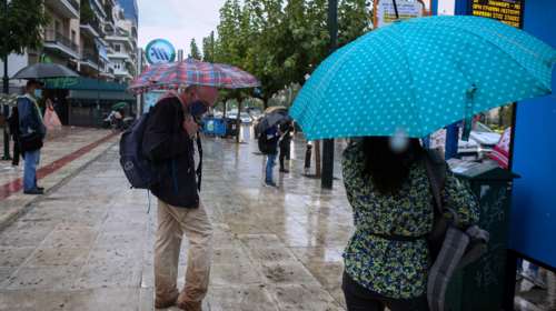 Ο καιρός σήμερα: Πέφτει η θερμοκρασία - Πού θα σημειωθούν βροχές και καταιγίδες