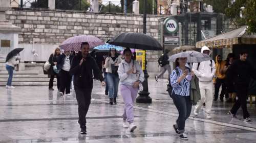Ο καιρός σήμερα: Βροχές, καταιγίδες και αισθητή πτώση της θερμοκρασίας