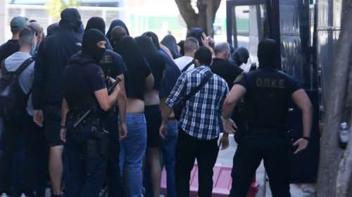 Ν. Φιλαδέλφεια: Τρεις ανακριτές στην κύρια έρευνα - Ανά ομάδες οι απολογίες των 105 - Βαριές κατηγορίες για 4 κακουργήματα