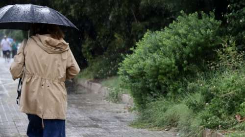 Καιρός: Ισχυρές βροχές και καταιγίδες σήμερα - Σε ποιες περιοχές θα &quot;χτυπήσουν&quot;, πού θα πέσουν χιόνια