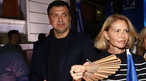 Η Τζένη Μπαλατσινού στο σχολείο του Παναγιώτη Αντώνιου