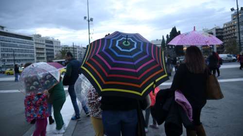 Αγριεύει ο καιρός: Ερχονται ισχυρές καταιγίδες και λασποβροχές - Χιόνια και σε χαμηλά υψόμετρα