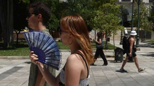 Νέο έκτακτο δελτίο επιδείνωσης καιρού: Η Τρίτη η πιο δύσκολη ημέρα του καύσωνα - &quot;Λίγη ψυχραιμία δεν βλάπτει&quot;, λέει ο Τσατραφύλλιας