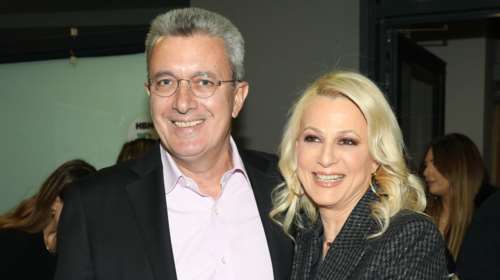 Κρίστη Τσολακάκη: Η σύζυγος του Νίκου Χατζηνικολάου φόρεσε το πιο κομψό pied de poule πανωφόρι