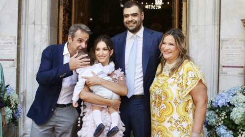 Παύλος Μαρινάκης: Χαμόγελα και ευχές στη βάφτιση του γιου του - Παρών και ο Κυριάκος Μητσοτάκης