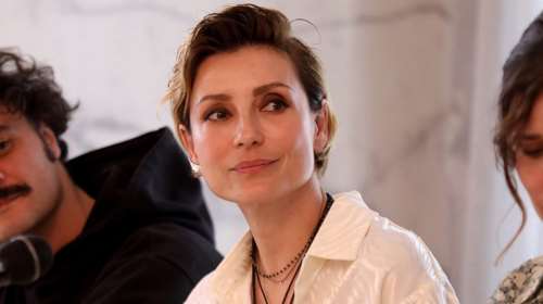 Ευδοκία Ρουμελιώτη: Το τεράστιο σαλόνι της με την ταπετσαρία και το εντυπωσιακό χριστουγεννιάτικο δέντρο