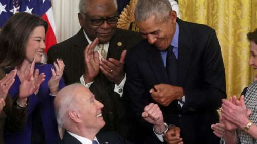 ΗΠΑ: Η σιωπή του Ομπάμα που δεν στηρίζει (ακόμα;) την Καμάλα Χάρις- Πώς ερμηνεύεται η στάση του