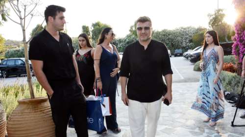 Γιάννης Πλούταρχος: Στο front row επίδειξης μόδας με τη σύζυγό του, Μαρία και την κόρη τους