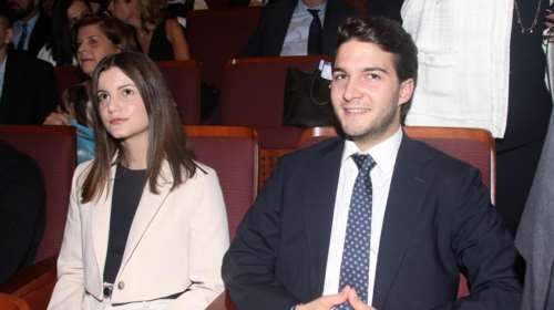 Αλέξανδρος Καραμανλής: Άνετος και γοητευτικός ο 22χρονος σε μια σπάνια εμφάνιση χωρίς τους γονείς του
