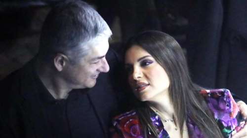 Τσιμτσιλή - Σοφός: Αγκαλιασμένοι και ερωτευμένοι σε βραδινή έξοδο - Η σέξι εμφάνιση της παρουσιάστριας