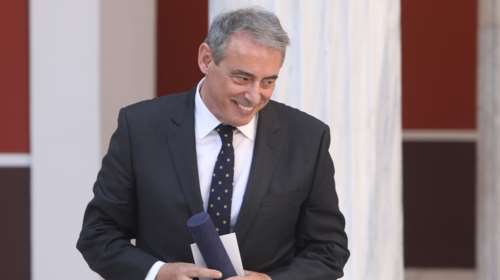 Στο νοσοκομείο με οξύ πόνο ο Ιορδάνης Χασαπόπουλος- Θα επιστρέψει σύντομα διαβεβαίωσε η Ανθή Βούλγαρη