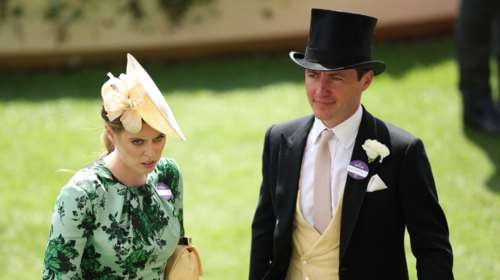 Elegant με το πιο κομψό φλοράλ φόρεμα: Η πριγκίπισσα Βεατρίκη σε royal έξοδο με την υπογραφή της Emilia Wickstead