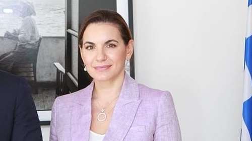 Όλγα Κεφαλογιάννη: Το κομψό office look της σε εκδήλωση για την τεχνητή νοημοσύνη και ο τρόπος που το συνδύασε