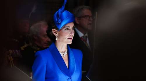 Χαμογελαστή, ελαφρώς καταβεβλημένη και με μια μεγάλη έλλειψη: Τι έλειπε από τη νέα εμφάνιση της Κέιτ Μίντλετον