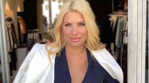 Ελένη Μενεγάκη: Με casual outfit για τις τελικές πινελιές του νέου της σπιτιού στην Κηφισιά